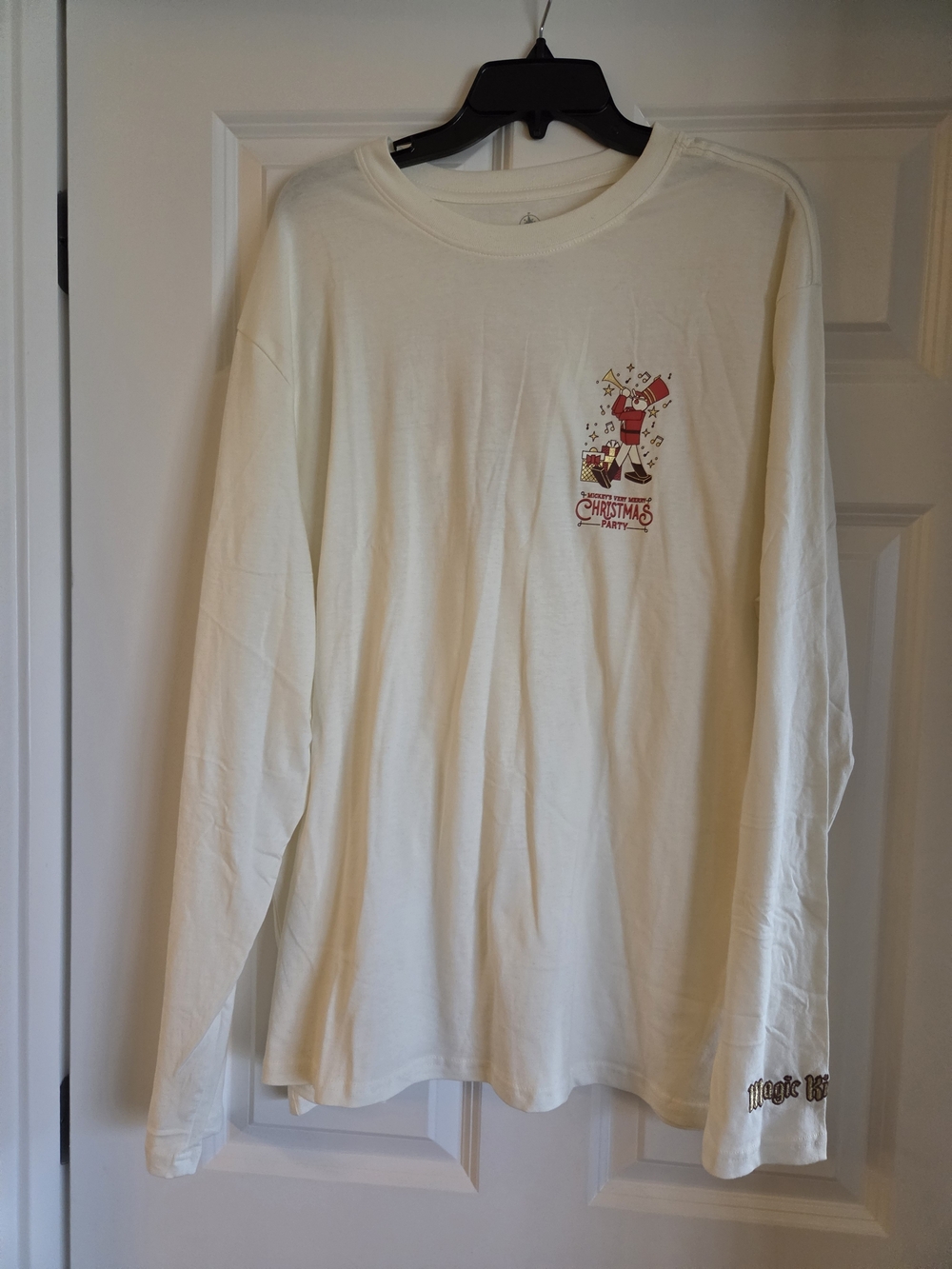 2025 Disney Mickey's Very Merry Christmas Party Shirt Adult XL-BNWT